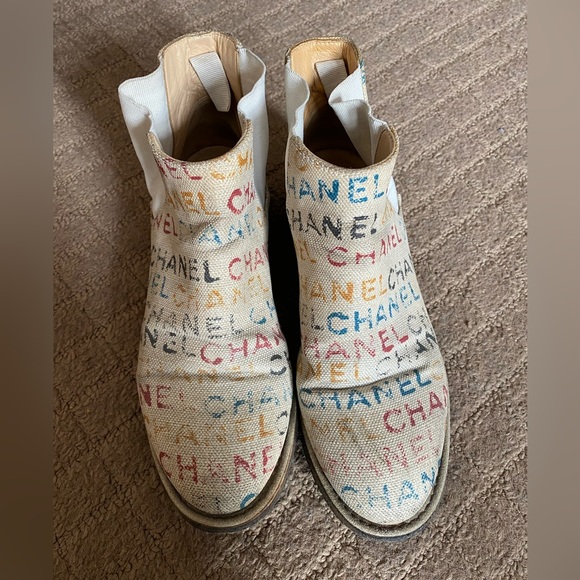 Authenticic Chanel Statement Ankle boots. Retails $1100 - Picture 4 of 9